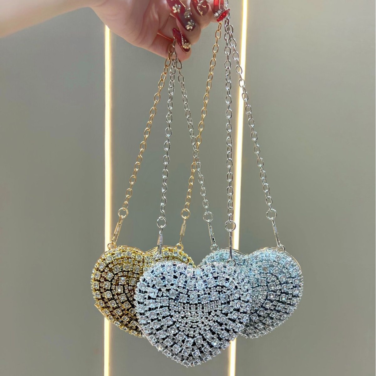 Mini Purse Chain - กระเป๋าคลัทช์คริสตัลหรูหราประดับเพชรทรงหัวใจ กระเป๋าถือขนาดเล็ก สายโซ่เพชร กระเป๋าสะพายไหล่สำหรับผู้หญิง กระเป๋าสำหรับงานแต่งงานและงานกลางคืน