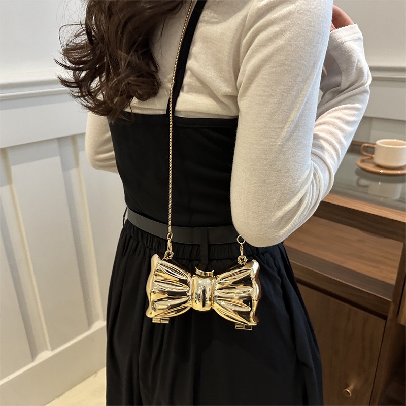 กระเป๋าคลัทช์ทรงโบว์โลหะสีทองเ - Mini Purse Chain บทวิจารณ์และราคา