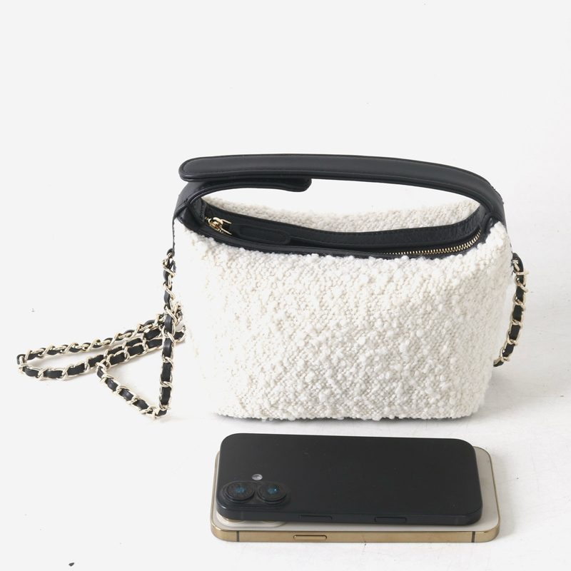 กระเป๋าหนังคลาสสิคทรงมินิโฮโบส - Mini Purse Chain บทวิจารณ์และราคา